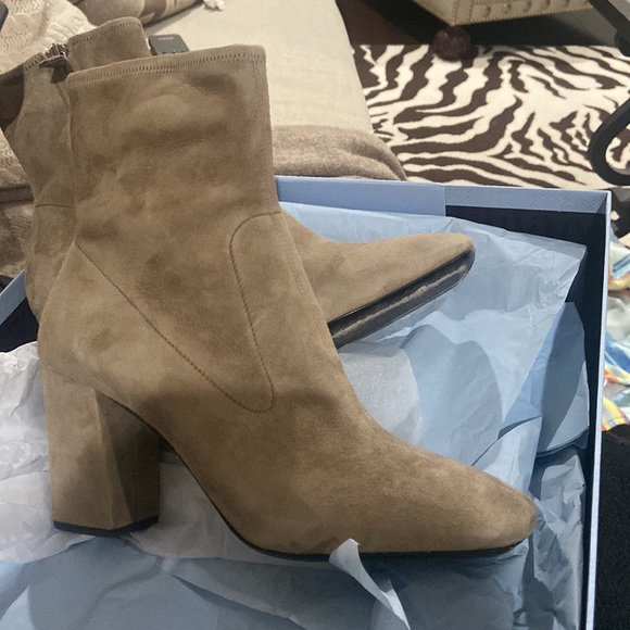 Prada Suede Boots in excellent condition - Picture 6 of 8